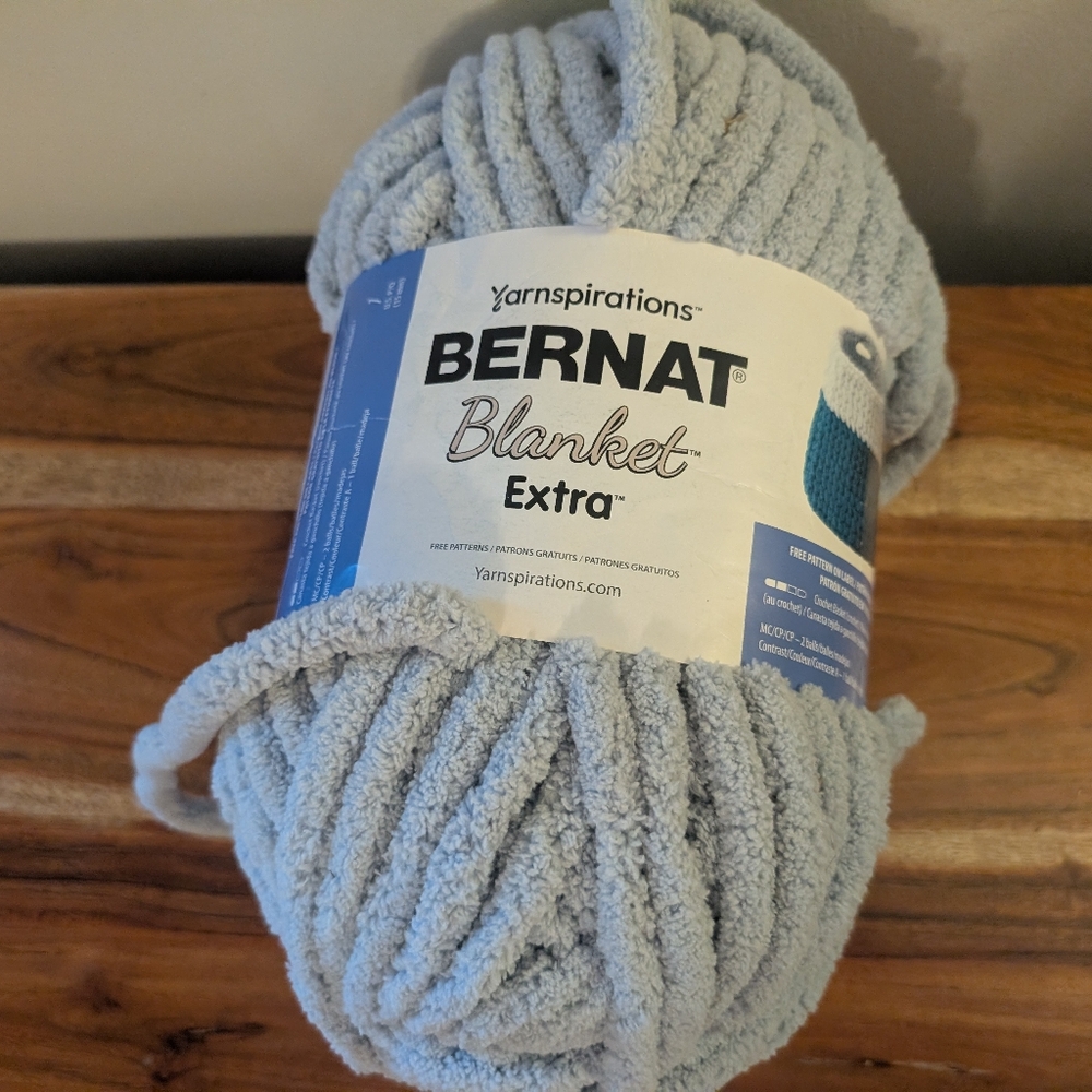 Softened Blue 27009 Bernat Blanket EXTRA 97yds 10.5 oz Skein, New